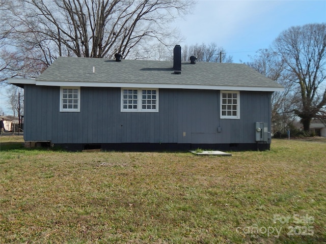 rear view of house featuring a yard