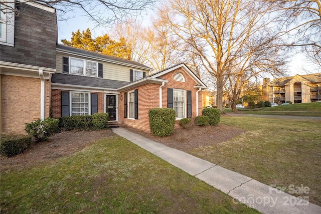 view of side of property featuring a lawn