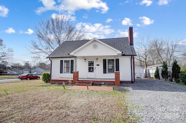 view of front facade featuring a front lawn and a porch