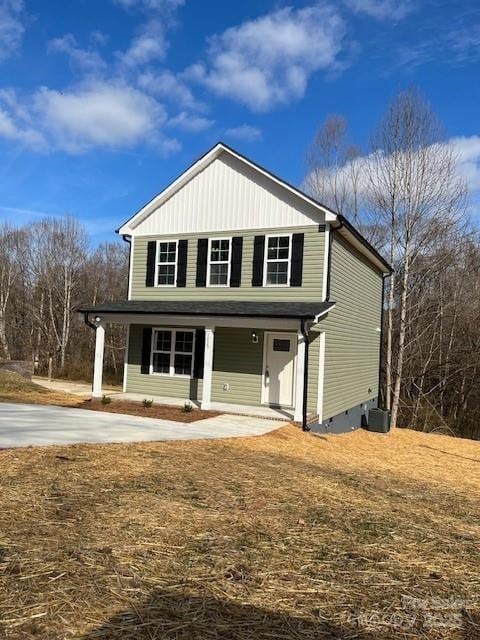 view of front facade featuring a front lawn and crawl space