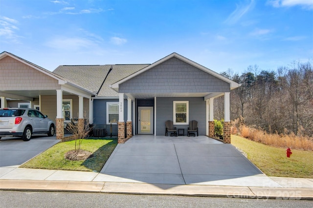 view of front of house with a carport, a front yard, and driveway