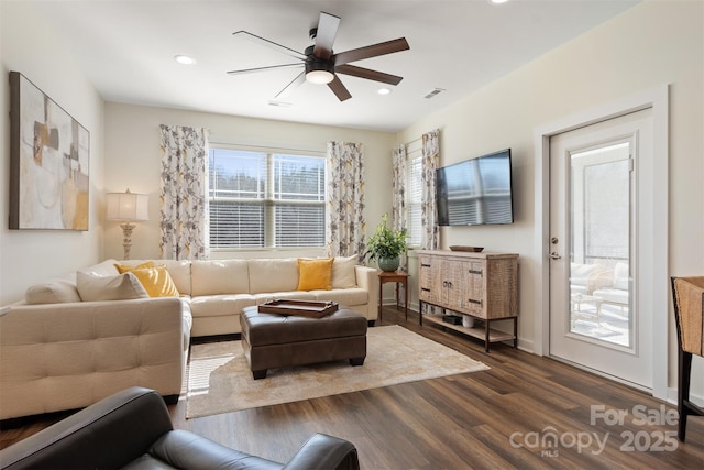 living area featuring a ceiling fan, recessed lighting, dark wood-style flooring, and visible vents