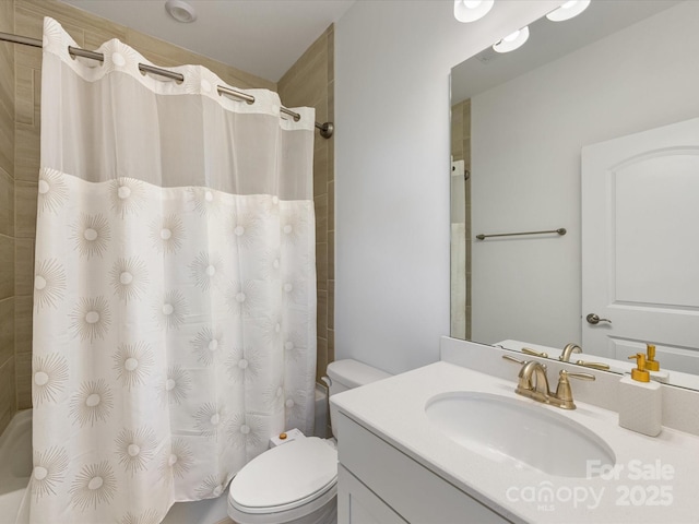 full bathroom featuring curtained shower, vanity, and toilet