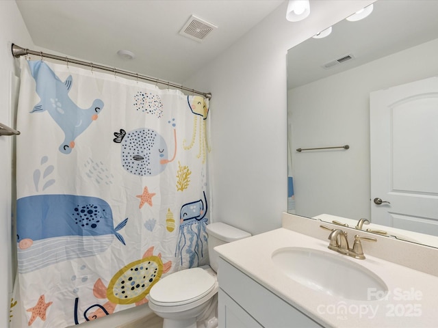 bathroom featuring toilet, curtained shower, visible vents, and vanity