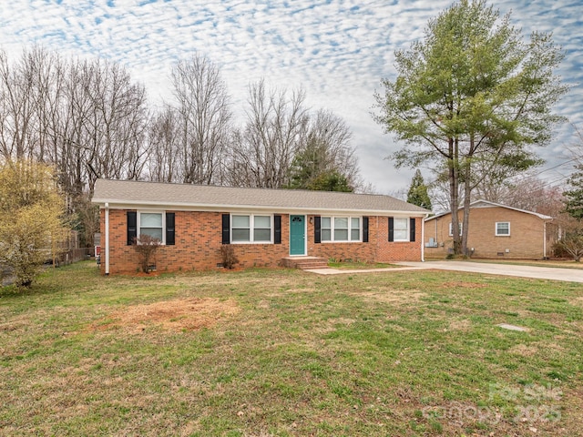 ranch-style house featuring brick siding and a front lawn