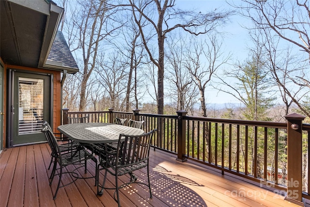 deck with outdoor dining area