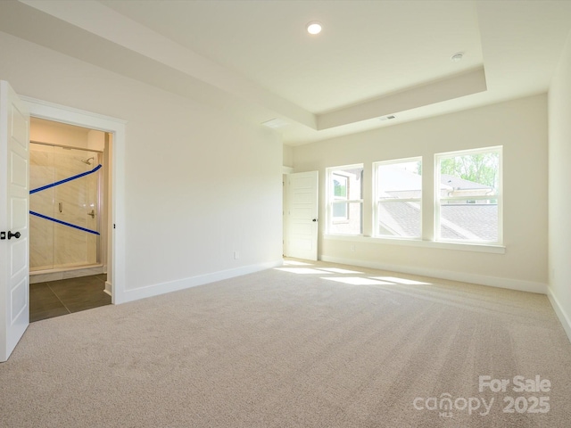 spare room with carpet flooring, baseboards, visible vents, and recessed lighting
