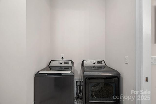 washroom featuring laundry area and independent washer and dryer