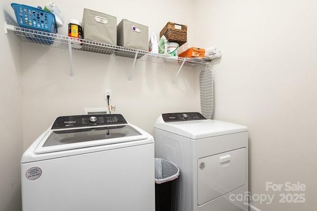 washroom with laundry area and independent washer and dryer