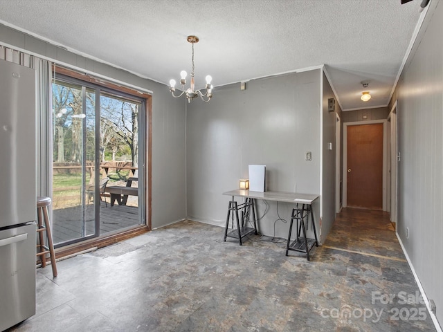 dining room featuring a textured ceiling, ornamental molding, unfinished concrete flooring, and a notable chandelier