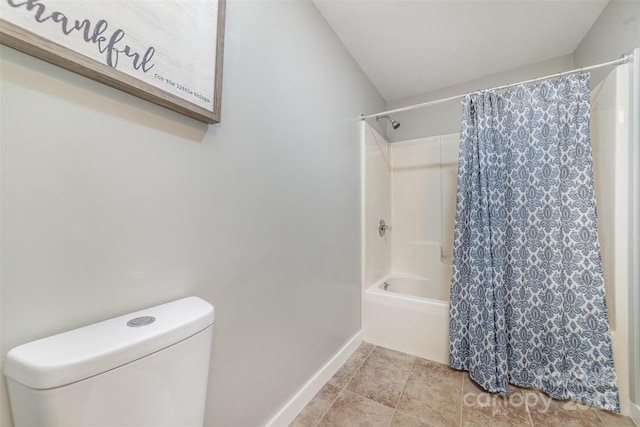 bathroom featuring shower / tub combo with curtain, baseboards, toilet, and tile patterned floors