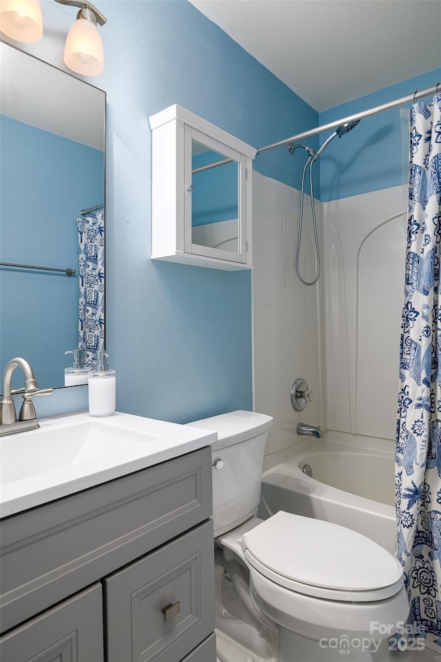 full bathroom featuring toilet, shower / bath combo with shower curtain, and vanity