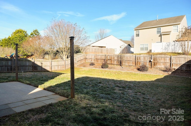 view of yard featuring a patio