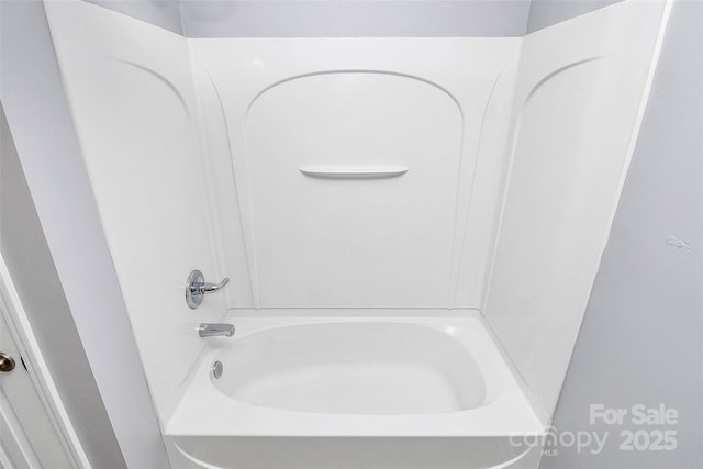 full bath with shower / bathtub combination