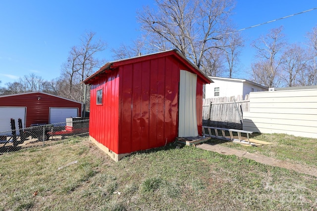 view of outdoor structure featuring an outbuilding and fence