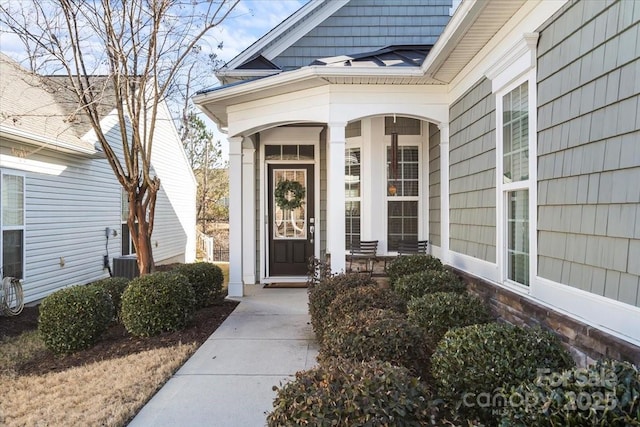 doorway to property featuring a porch