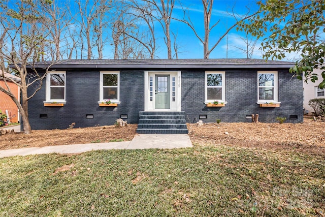 ranch-style house featuring brick siding, crawl space, and a front lawn