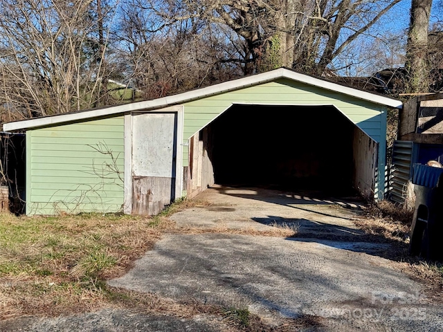 view of detached garage