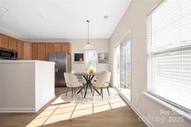 unfurnished dining area with light wood finished floors, baseboards, visible vents, and recessed lighting