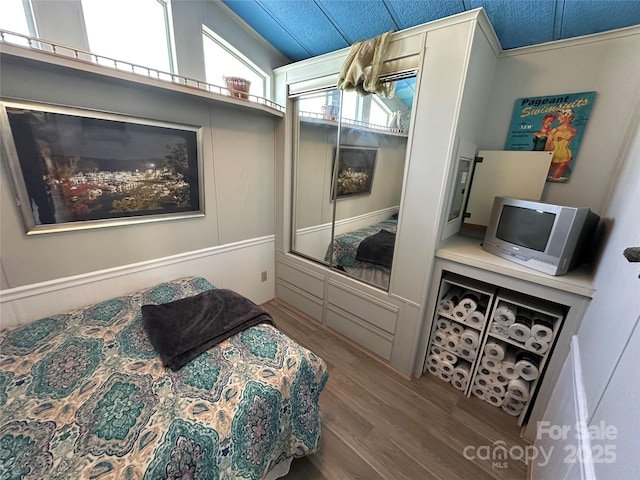 117 Badin Lake Cir, New London, NC 28127 - sitting room with lofted ceiling, a textured ceiling, and wood finished floors