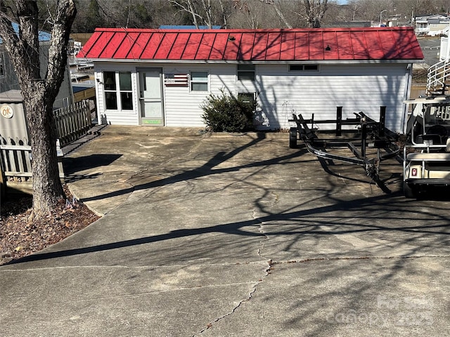 117 Badin Lake Cir, New London, NC 28127 - view of patio featuring fence