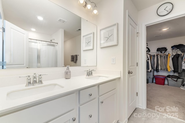 full bath featuring double vanity, curtained shower, a sink, and visible vents