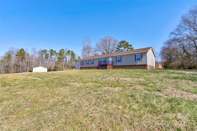 single story home with crawl space and a front lawn