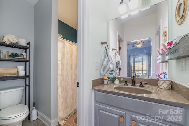 full bath with baseboards, a ceiling fan, a shower with shower curtain, toilet, and vanity