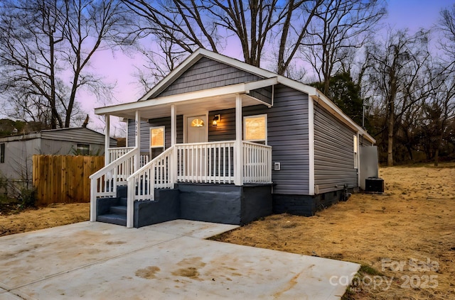 view of front of property featuring covered porch and fence