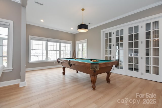 game room with recessed lighting, visible vents, baseboards, ornamental molding, and light wood finished floors