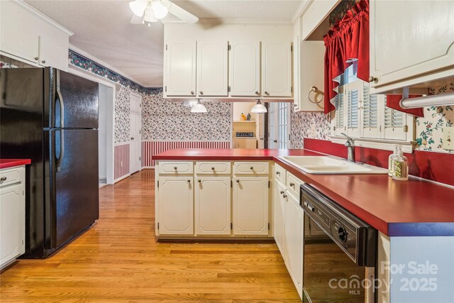 1007 Wentworth Dr, Kannapolis, NC 28081 - kitchen with wallpapered walls, a sink, black appliances, and crown molding