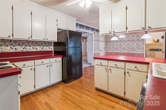 1007 Wentworth Dr, Kannapolis, NC 28081 - kitchen with freestanding refrigerator, light wood-style flooring, a ceiling fan, ornamental molding, and wallpapered walls
