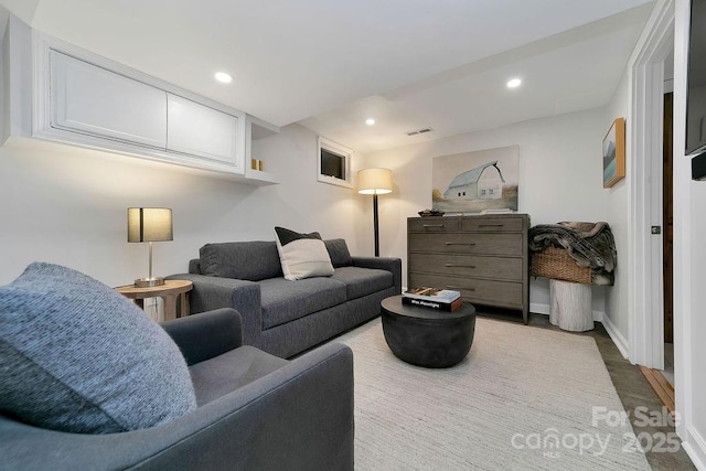 living room featuring recessed lighting, visible vents, and baseboards