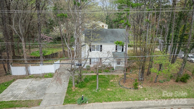 5948 Deveron Dr, Charlotte, NC 28211 - view of front of house featuring fence and a front lawn