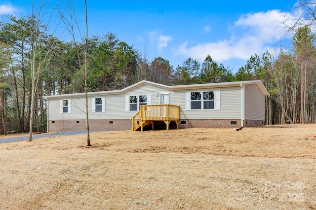 view of front facade featuring crawl space