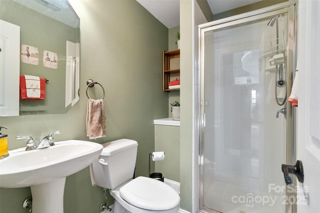 full bathroom with visible vents, a sink, a shower stall, and toilet