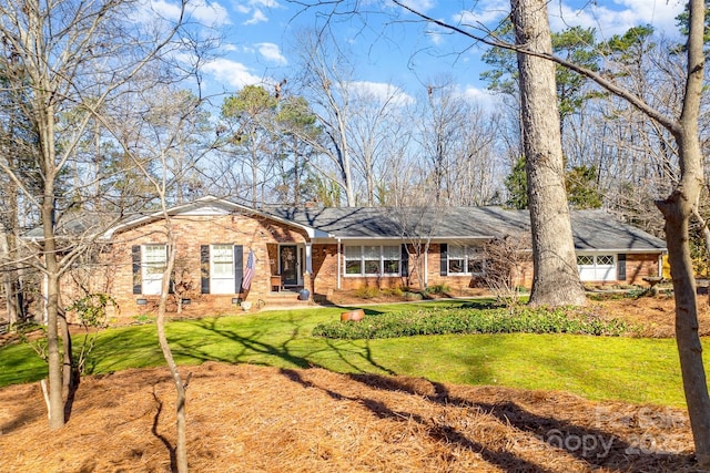 ranch-style house featuring brick siding and a front yard