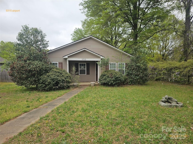 5315 Airport Dr, Charlotte, NC 28208 - view of front facade featuring a front yard and fence