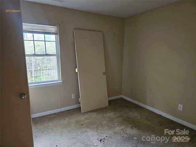 5315 Airport Dr, Charlotte, NC 28208 - unfurnished room with baseboards