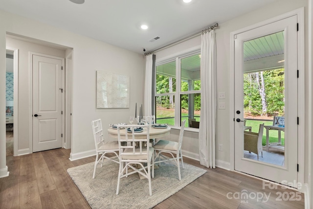 dining area featuring recessed lighting, visible vents, wood finished floors, and baseboards
