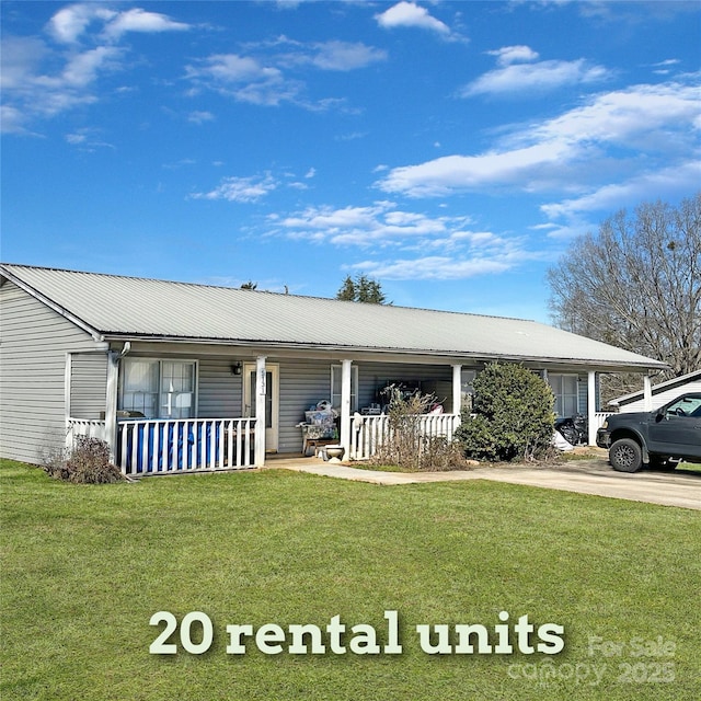 ranch-style home with a porch, a front yard, and metal roof