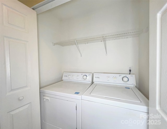 washroom with laundry area and washing machine and dryer