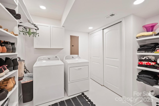 washroom featuring cabinet space, visible vents, washer and dryer, and recessed lighting