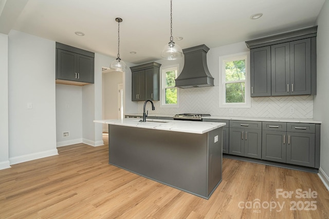 110 Walters St, Huntersville, NC 28078 - kitchen featuring premium range hood, a sink, tasteful backsplash, baseboards, and light wood finished floors