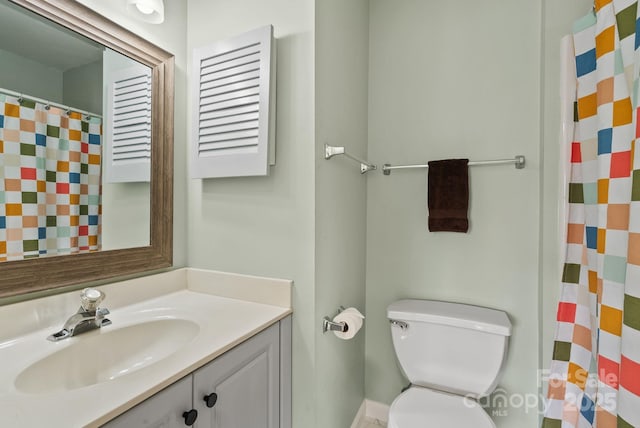 full bath featuring curtained shower, vanity, and toilet