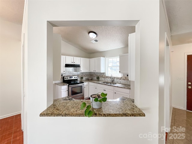 kitchen with visible vents, electric range, a sink, under cabinet range hood, and white cabinetry