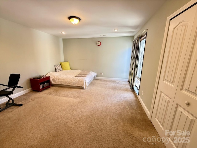 carpeted bedroom featuring recessed lighting and baseboards