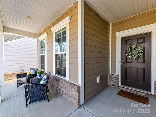 entrance to property featuring covered porch