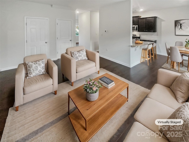 living area with dark wood-type flooring, recessed lighting, and baseboards