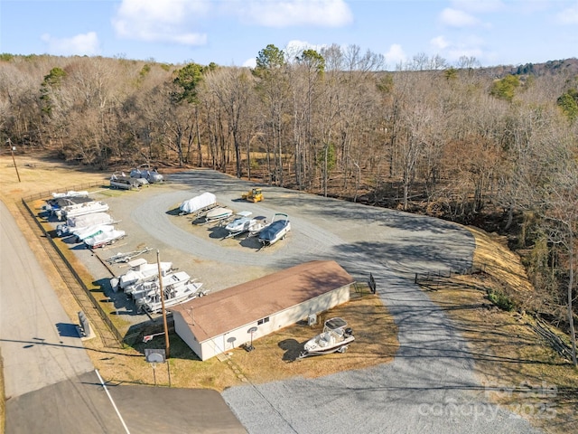 birds eye view of property featuring a forest view